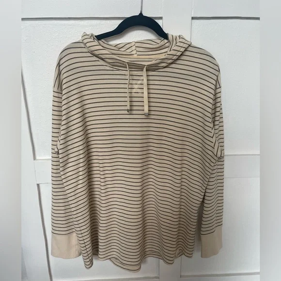 L.L. Bean Women’s Large Pullover Top - Picture 4 of 8